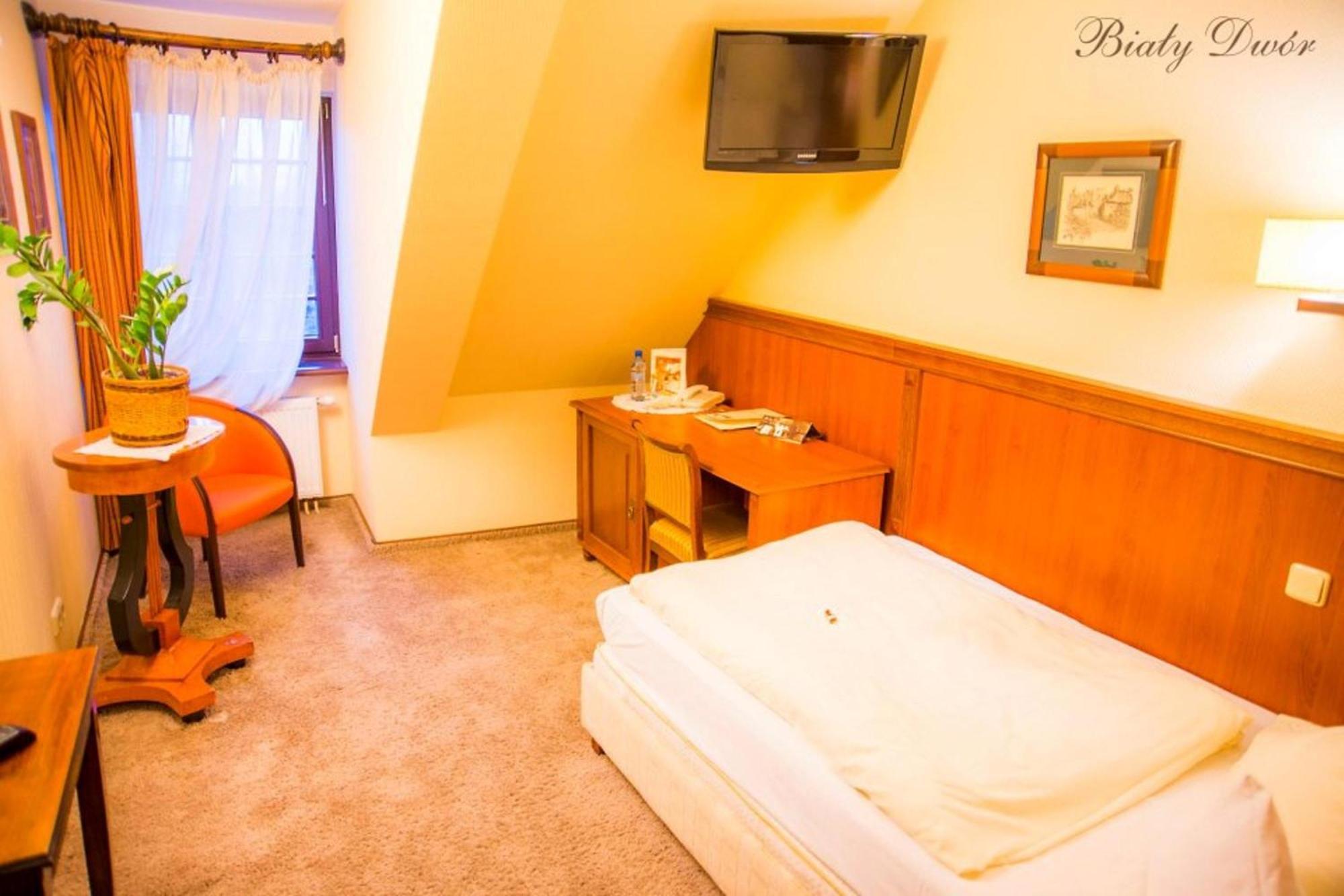 Bialy Dwor Bed and Breakfast Kwidzyn Exteriör bild