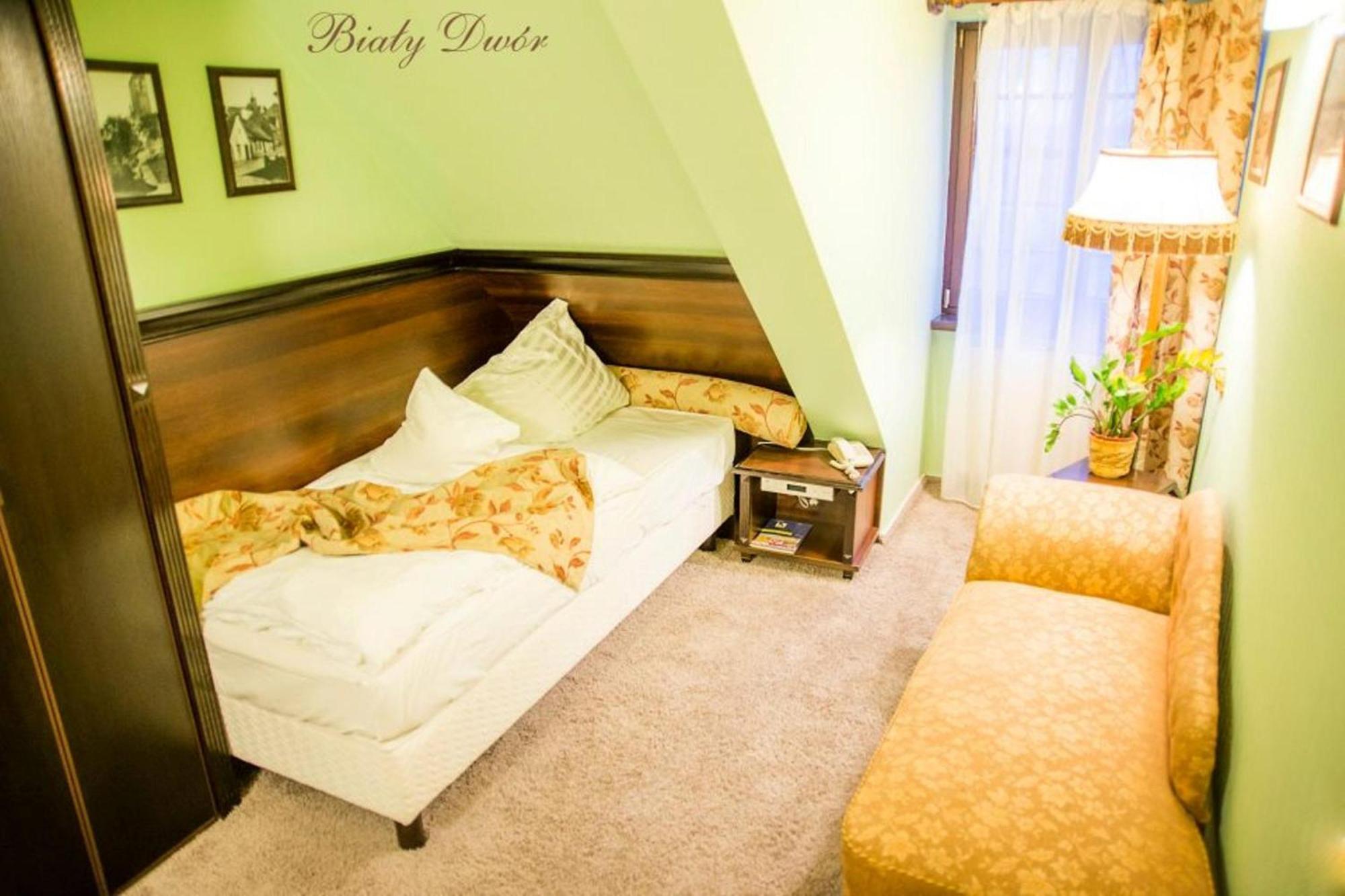 Bialy Dwor Bed and Breakfast Kwidzyn Exteriör bild