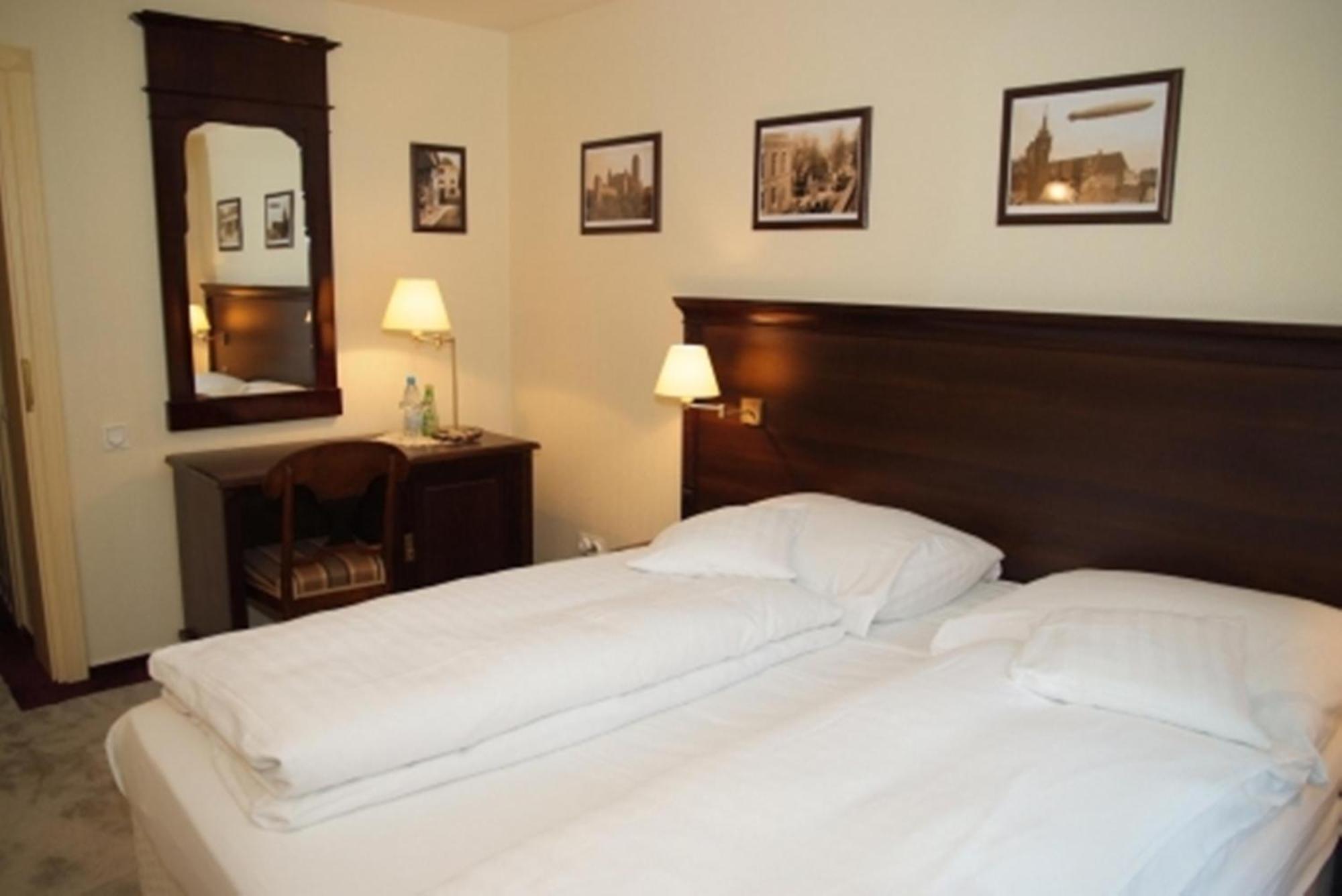Bialy Dwor Bed and Breakfast Kwidzyn Exteriör bild