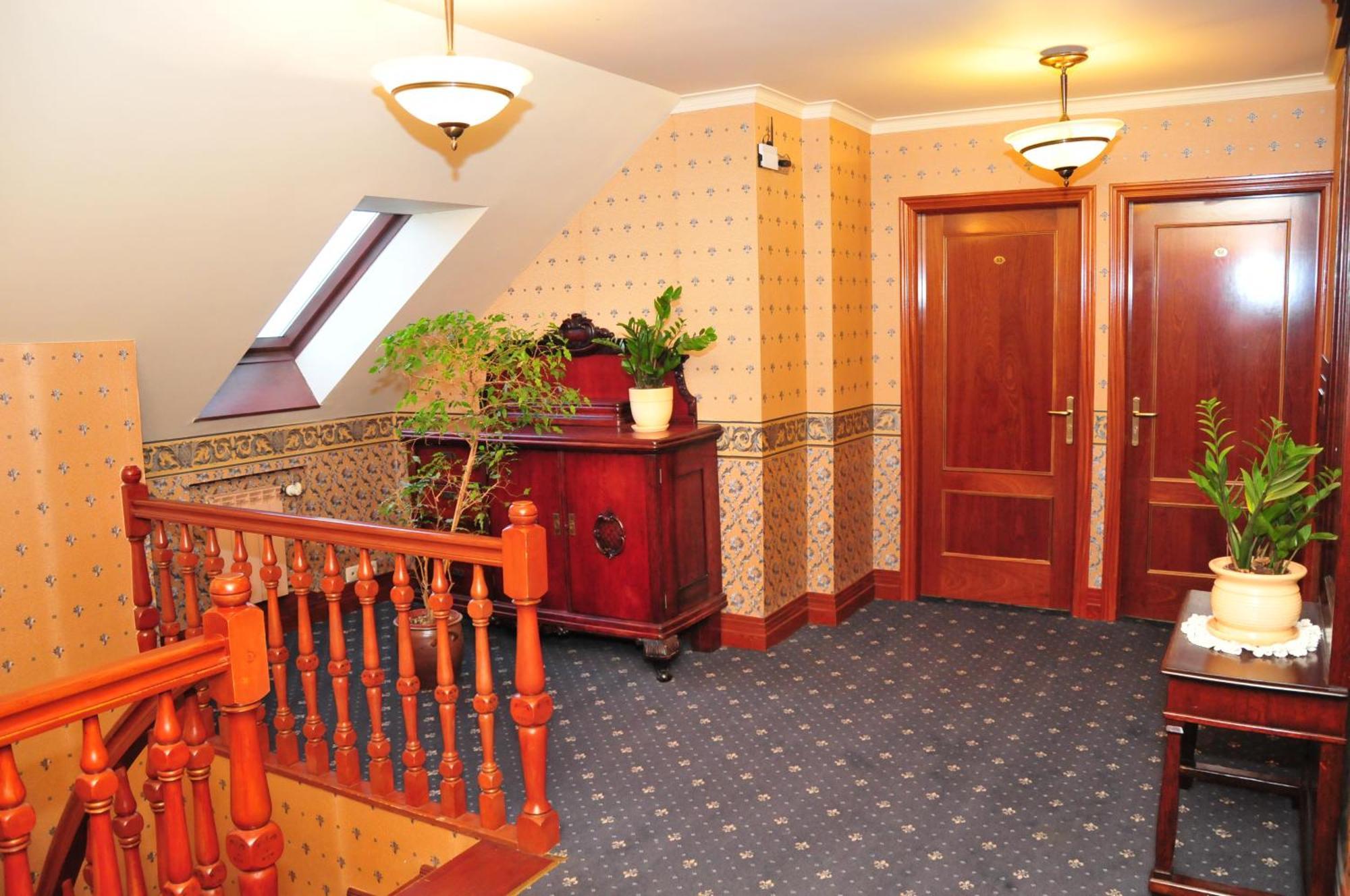Bialy Dwor Bed and Breakfast Kwidzyn Exteriör bild