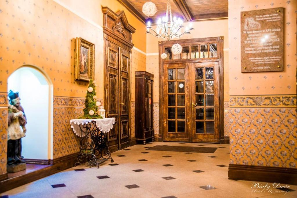 Bialy Dwor Bed and Breakfast Kwidzyn Exteriör bild